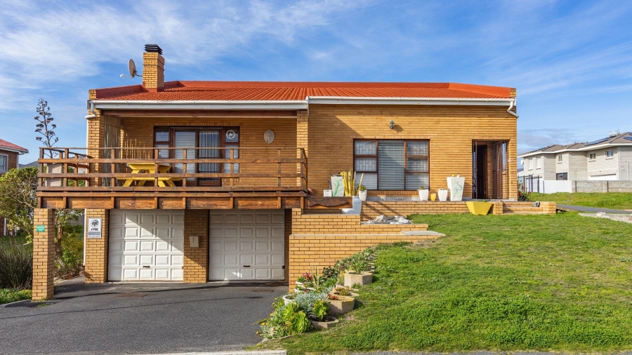 4 Bedroom Property for Sale in Perlemoenbaai Western Cape